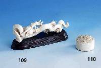 Elfenbeindose, China um 1900, Lung-Motiv, GlÜckmotive, Wolken, Drachen, etc., H ca. 3 cm, D ca. 6.5 cm