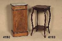 Blumentisch, deutsch, um 1900, Eiche massiv, dunkel gebeizt, geschwungene Form, vielfach verwendbar, ca. 75x39x39 cm