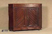 Eckschrank, deutsch, um 1900/05, Jugendstil, Korpus Eiche massiv, Eichefurnier, auf Rahmen gearbeitet, Seiten einfach verkrakt, Lisenen 3-fach ...