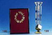 Votivgabe, rÖmisch, GG, 18 Zierelemente aus Goldflitter, in Form kleiner LorbeerblÄt- ter, L. ca. 1.8 - 2.2 cm, Östlicher Mittel- meerraum, ...