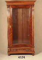 GrÜnderzeitschrank, deutsch, um 1870, Korpus Weichholz, Nußbaumfurnier, auf Rahmen gear- beitet, Kopfleiste 4-fach getreppt, Lisenen 3-fach ...
