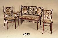 Sitzgarnitur, wohl Wien, um 1900, Thonetstil , Buche massiv, gebeizt, sehr elegante Form Polsterung spÄter, Sessel ca. 92x61x52 cm, Sh. ca. 47 cm, ...