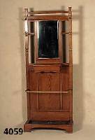 Flurgaderobe, deutsch, um 1900, Eiche massiv , sparsame Flachschnitzerei aus dem Vollholz, original Schirmablage, facettiertes Spiegel- glas, ...