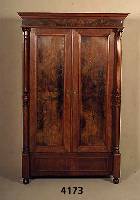 GrÜnderzeitschrank, deutsch, um 1880, Korpus Weichholz, Wurzelnußfurnier gespiegelt, z.T. auf Rahmen gearbeitet, Front stark gegliedert, ...