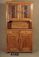 KÜchenschrank, deutsch, um 1902/04, Jugend- stil, Weichholzkorpus, z.T. original BeschlÄge , Oberteil verglast, Alters- und Gebrauchsspu- ren, ca. ...