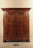 Dielenschrank, Schwarzwald/Freiburg, um 1790/ 1810, Eiche massiv, auf Rahmen gearbeitet, Faden- und Sternintarsien, Lisenen getreppt, FÜße ...