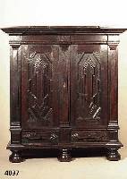 Dielenschrank, Niederlande/Hamburg, um 1880/90 , komplett auf Rahmen gearbeitet, Eiche massiv, Inlets 3-fach bzw. 4-fach getreppt, aufgelegte ...