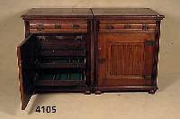 Buffetdoppelschrank, wohl Kopenhagen, um 1900/ 10, auf Rahmen gearbeitet, z.T. Eiche massiv , Eichefurnier, Front z.T. klassizistisch mit breiter ...