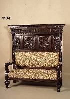 Sitzbank, deutsch, um 1780, Eiche massiv, Armlehnen mit LÖwenkÖpfen, RÜckwand mit reichen Schnitzereien und Verzierungen, museales MÖbel, ca. ...