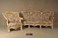 Sofa und 4 Sessel, Italien, 60er/70er Jahre, Buche massiv, geschnitzt, gestuckt, creme- farben gefaßt, Seiten und RÜcken geschwungen, mit ...