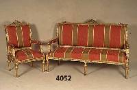 Sofa und 4 Sessel, Italien, 60er/70er Jahre, Buche massiv, geschnitzt und gestuckt, gold- farben gefaßt, Seiten und RÜcken geschwungen, mit ...