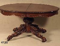 Ausziehtisch, deutsch, um 1860, Eiche massiv , prunkvoller balusterfÖrmiger Fuß, reichlich geschnitzt, Zarge und Umrandung mit Schnitzereien, ...