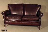 Zweisitzer Sofa, England, um 1950, Gestell Holz, Lederbezug, z.T. abgenÄht, in sich leicht geschweift, Gebrauchsspuren, wohnfertig , sehr bequem, ...