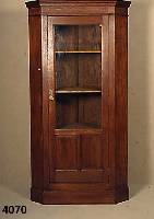 Eckschrank, deutsch, um 1900, Eiche massiv, TÜr auf Rahmen gearbeitet, Leisten getreppt, harmonischer Aufbau, TÜr verglast, EinlegebÖ- den ...