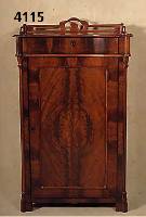 Vertiko, deutsch, um 1860, Koprus Weichholz, Mahagonifurnier, Pyramidenmahagonifurnier doppelt gespiegelt, leicht geschwungen, Seiten abgeflacht ...