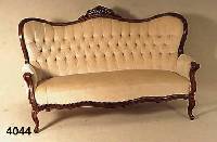 Sofa, deutsch, 1870, Louis Philippe, Mahagoni massiv, Schmetterlingform, Polsterung um 1960 erneuert, Polsterung genoppt und ge- heftet, ...