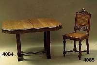 Ausziehtisch, Frankreich, um 1930/35, Korpus Eiche massiv, Weichholz, spÄtes ArtDeco, abstrakt florale Eckverzierung, Ecken an der Platte ...