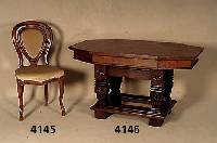 Tisch, deutsch, um 1900, Eiche, teils massiv , teils furniert, neu poliert und restauriert, ca. 75x130x83 cm