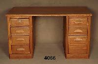 Schreibtisch, deutsch, um 1910, Eiche, teils massiv, teils furniert, Platte abnehmbar, praktisches MÖbel, Oberplatte spÄter neu furniert, ohne ...