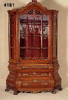 Barockstilvitrine, Holland, nach altem Vorbild , Korpus Weichholz/Hartholz, Wurzelnuß- furnier, z.T. gespiegelt, schÖnes Furnierbild, Kanten ...