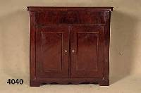 Halbschrank, deutsch, um 1880, Korpus Weich- holz, Mahagoni massiv, Mahagonifurnier, Inlets mit gespiegeltem Mahagonifurnier, poliert und lackiert, ...