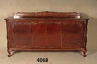Anrichte, deutsch, um 1920, Queen-Anne-Stil, Korpus Weichholz, Nußbaumfurnier, DackelfÜße, Plattenabschluß gerieft, praktisches MÖbel, ca. ...