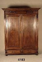 Dielenschrank Flandern, um 1880, Eiche massiv , zwei TÜren und Schubladen, seitlich 3-fach gerieft, am Oberteil Dekorationsschnitzereien, ...