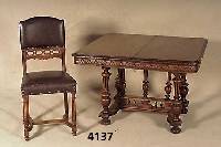 Tisch und 4 StÜhle, Frankreich, um 1880, bretonisch, aus massivem Kastanienholz, Tisch- fÜße mit reicher Drechselarbeit, Platte mit breiter ...