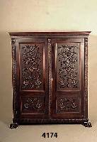 Renaissancestilkleiderschrank, deutsch, um 1900/10, Korpus Weichholz/Hartholz, Front und Seiten auf Rahmen gearbeitet, aufgesetzte Schnitzereien ...