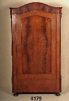 WÄsche- bzw. Kleiderschrank, mitteldeutsch, um 1870/80, Front auf Rahmen gearbeitet, Giebel geschwungen, abgeschrÄgte Ecken, aufge- setzte ...