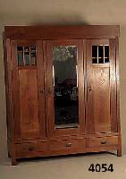 Kleider- bzw. WÄscheschrank, deutsch, um 1902/ 04, Jugendstil, große NÄhe zu Darmstadt, Front und Seiten auf Rahmen gearbeitet, Korpus ...