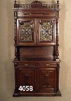 Aufsatzbuffet, Belgien, um 1890, Eiche mas- siv, auf Rahmen gearbeitet, Oberteil mit bunter Bleiverglasung, sparsame Schnitzerei, gedrechselte ...