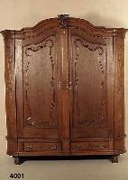 Dielenschrank, westfÄlisch/bergisch, um 1820, Eiche massiv, Front auf Rahmen gearbeitet, 2 TÜren und Seitenteile mit geschwungener Schnitzerei, ...