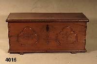 Truhe, deutsch, um 1850/60, Eiche massiv, Schnitzerei spÄter, rechteckiger Korpus auf KufenfÜßen mit seitlichen Handhaben, diese aus ...