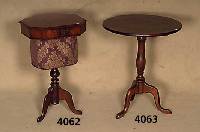 NÄhtisch, mitteldeutsch, um 1860/70, Louis Philippe, Mahagoni massiv, Mahagonifurnier, gedrechselter Fuß, 3-fach auslaufend, im Unterteil ...