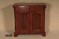 Halbschrank, deutsch, um 1870, Korpus Weich- holz, gespiegeltes Mahagonifurnier, Louis Philippe, schÖne alte Politur, Gebrauchsspuren , ca. ...