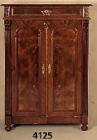 Vertiko, deutsch, um 1880, im GrÜnderzeit- stil, Korpus Weichholz, Nußbaumfurnier, seit- lich kanneliert, KugelfÜße erneuert, Ober- platte neu ...