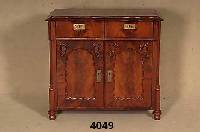 Halbschrank, deutsch, um 1860/70, Korpus Weichholz, Mahagonifurnier gespiegelt, Be- schlÄge sekundÄr, Gebrauchsspuren, ca. 79x84x 44 cm