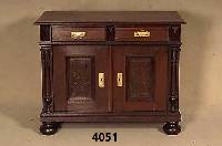 Halbschrank, deutsch, um 1890, Korpus Eiche massiv, RÜckwand Weichholz, Front mit 2 TÜren und Schubladen, seitlich HalbsÄulen aufgesetzt , ...