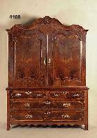 Kabinettschrank, Holland, um 1760/70, Korpus Eiche massiv, Wurzelnußfurnier, Rosenholzin- tarsien, Leisten aus dem Vollholz geschnitzt, sehr ...