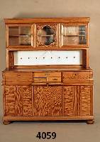 KÜchenbuffet, deutsch, um 1920, signiert Otto Bauer, Reichebach, Weichholz, amerika- nisches Kiefernholz, im Oberteil original Fliesen und ...