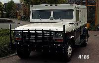 Ford F 350 XLT, Geldtransporter, Baujahr 1981, schwarz/weiß; Panzerwagen, Rammschutz vorne, autom. Getriebe, Klimaanlage, Radio/ Cassette; 4-Takt ...