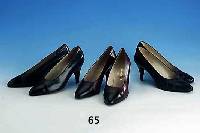 3 Paar CHANEL-Pumps, 2 x Gr. 38, 1 x Gr. 37, 90er Jahre, wenig getragen, 1 x bordeaux-rot/ schwarz, 1 x petrol/schwarz, 1 x dunkelblau