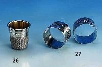Kleiner Becher in Form eines Fingerhuts, 925er Silber innenvergoldet, Inschrift: Nur ein Fingerhut voll und dat. 1. Januar 1973, H ca. 5 cm