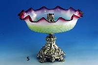 Anbietschale mit integriertem Kerzenleuchter, Metall versilbert, (ber.), farbloses Glas roter und grÜnlicher bzw. opaliner dÜnner ...