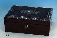 Reiseschatulle fÜr Briefschaften und Schreib- gerÄte, wohl England um 1890/1900, Wurzelbergahorn partiell gespiegelt, Palisander mit Metall und ...