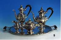 4-teiliges Kaffee- bzw. Teeservice auf Tab- lett, deutsch 835er Silber nach franz. Vorbild von 1880/90, Akanthusblattdekor, Blumengirlanden- und ...