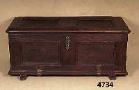 Truhe, sÜddeutsch/wohl Pfalz, um 1820, Eiche massiv, Inlets Weichholz, auf Rahmen gearbeitet, original Schloß, SchlÜsselschild sekundÄr, mit ...