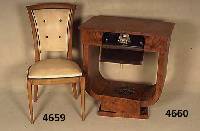 ArtDeco-Musikschrank, Frankreich, 30er/40er Jahre, Korpus Weichholz, Nußbaum- und Wurzelnußfurnier doppelt gespiegelt, Oberteil mit Radio, ...