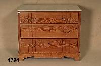 Kommode, deutsch, um 1910, Jugendstil, Weichholz mit sehr ausgeprÄgter Maserung, 3 große SchÜbe, zwei Beschlagsgriffe als Fehl- teile, ...